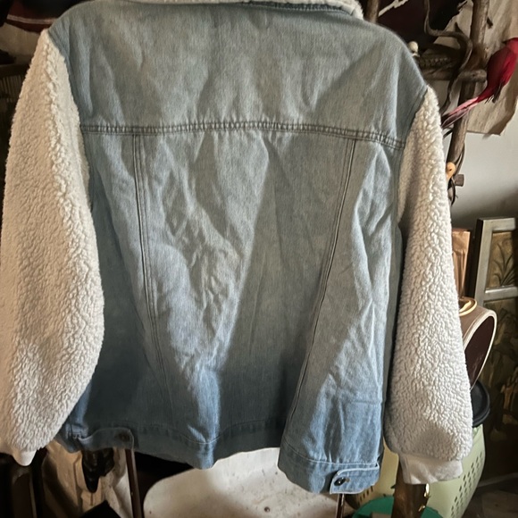 Denim Sherpa-Lined Jacket - Picture 4 of 4